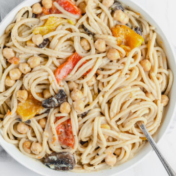 pasta with peppers and chickpeas in a bowl.