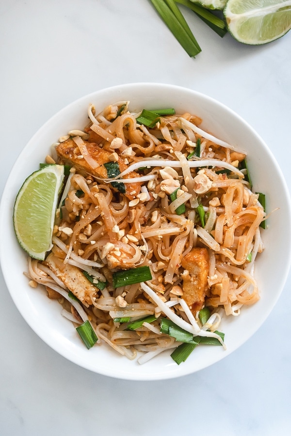 Pad thai with lime wedge in a bowl