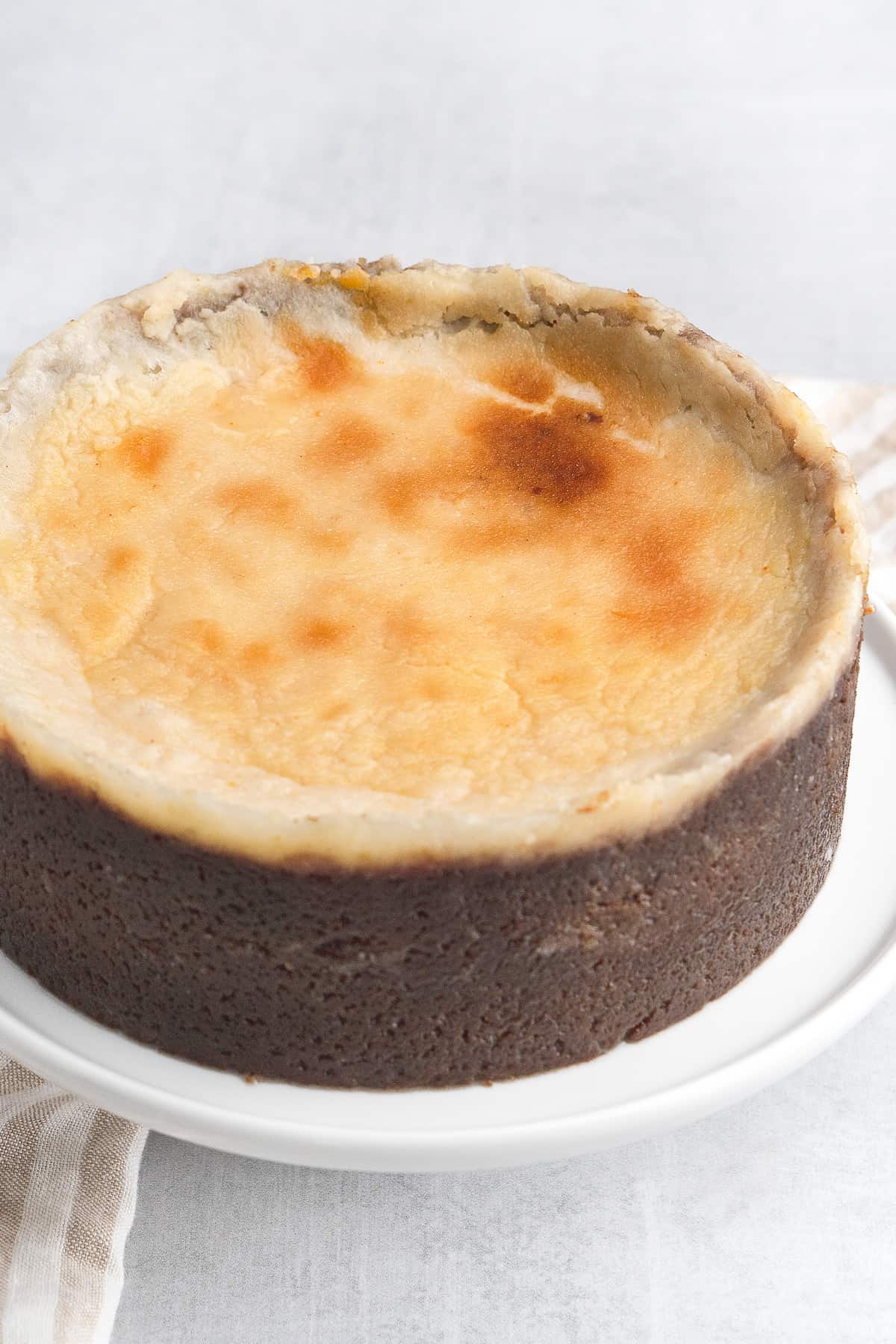 Cheesecake on white stand